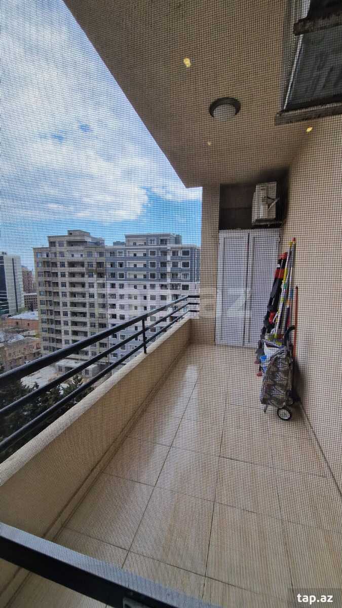 3-otaqlı yeni tikili, Nizami m., 125 m²