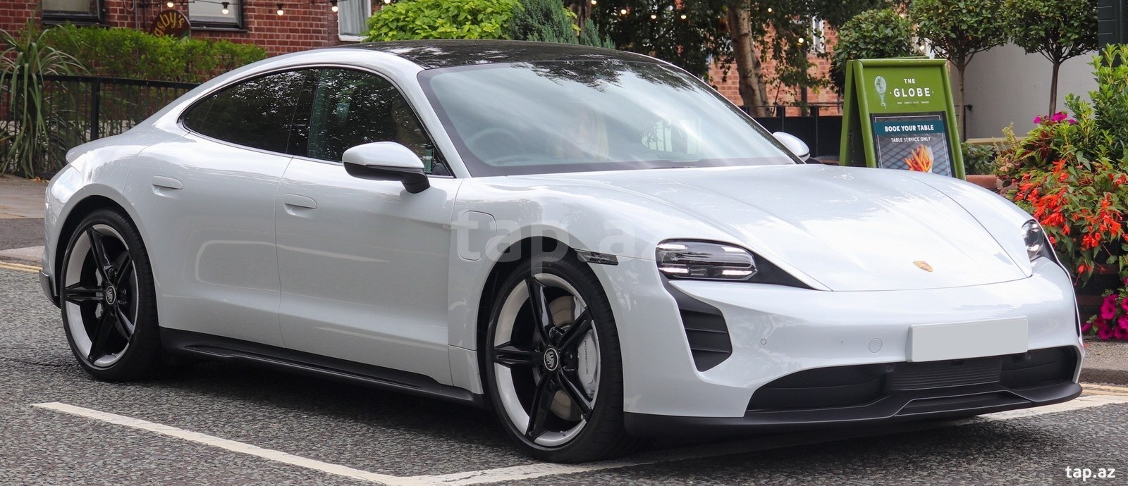 Porsche Taycan ön şüşəsi