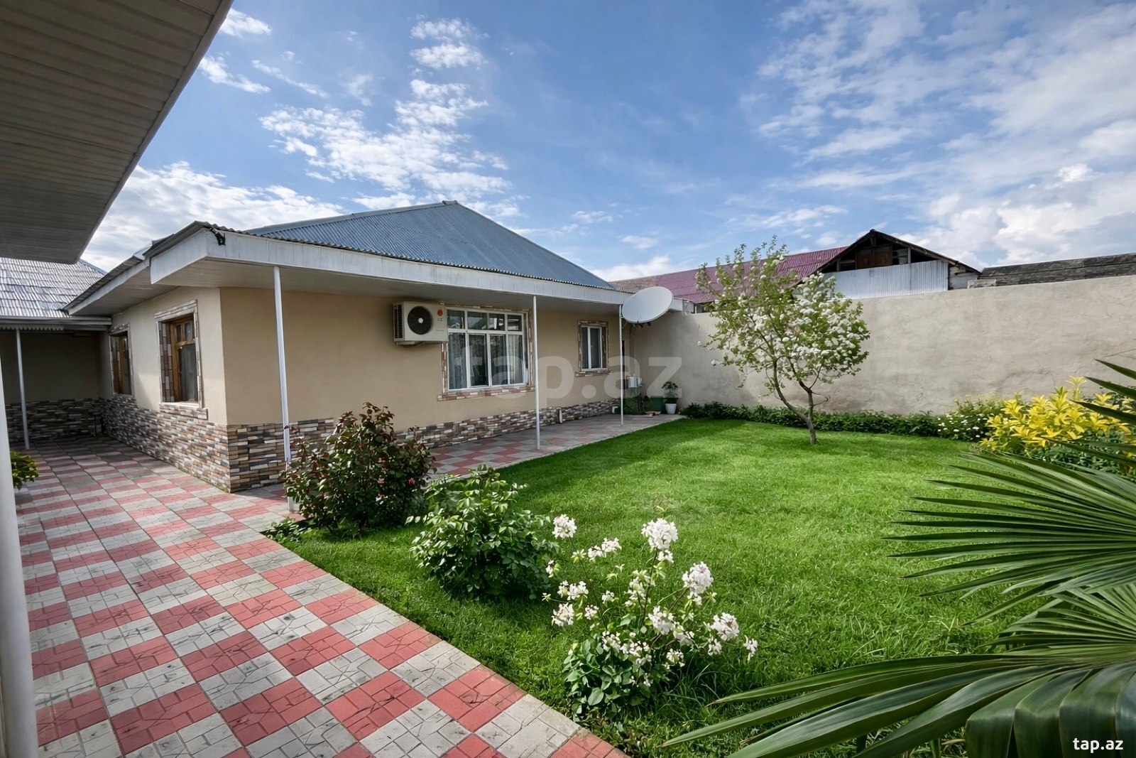 3 otaqlı həyət evi satılır, Şəki, Şəki