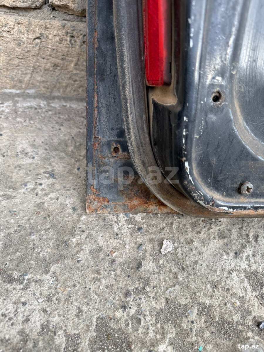 GAZ Volga sol qapısı (3)