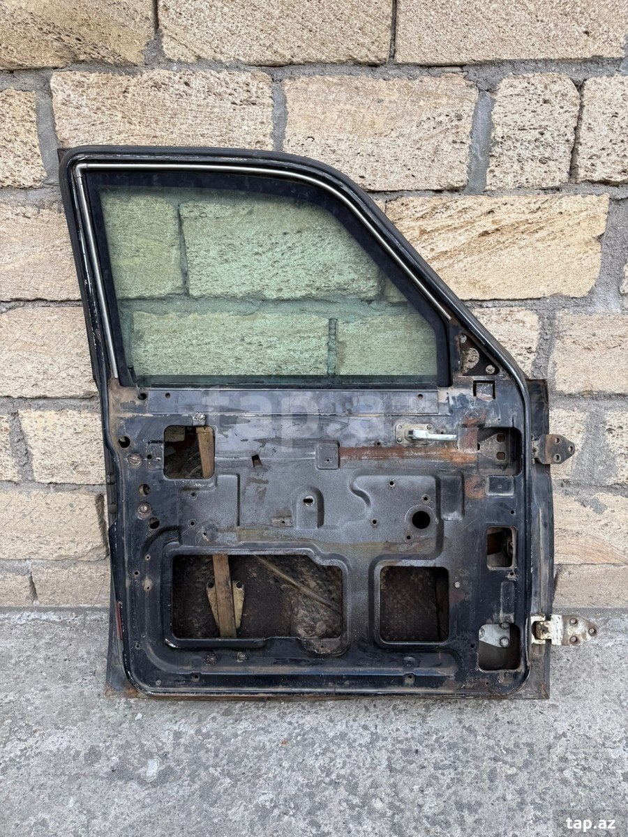 GAZ Volga sol qapısı (2)
