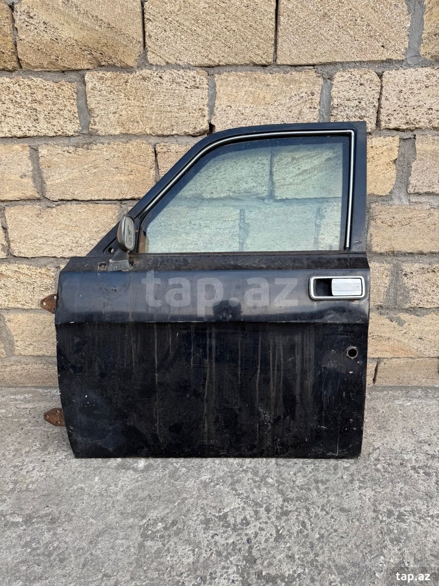 GAZ Volga sol qapısı