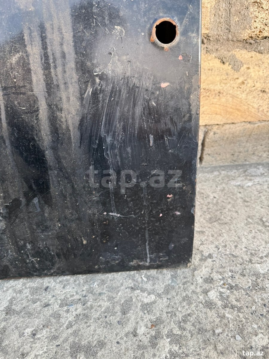 GAZ Volga sol qapısı (4)