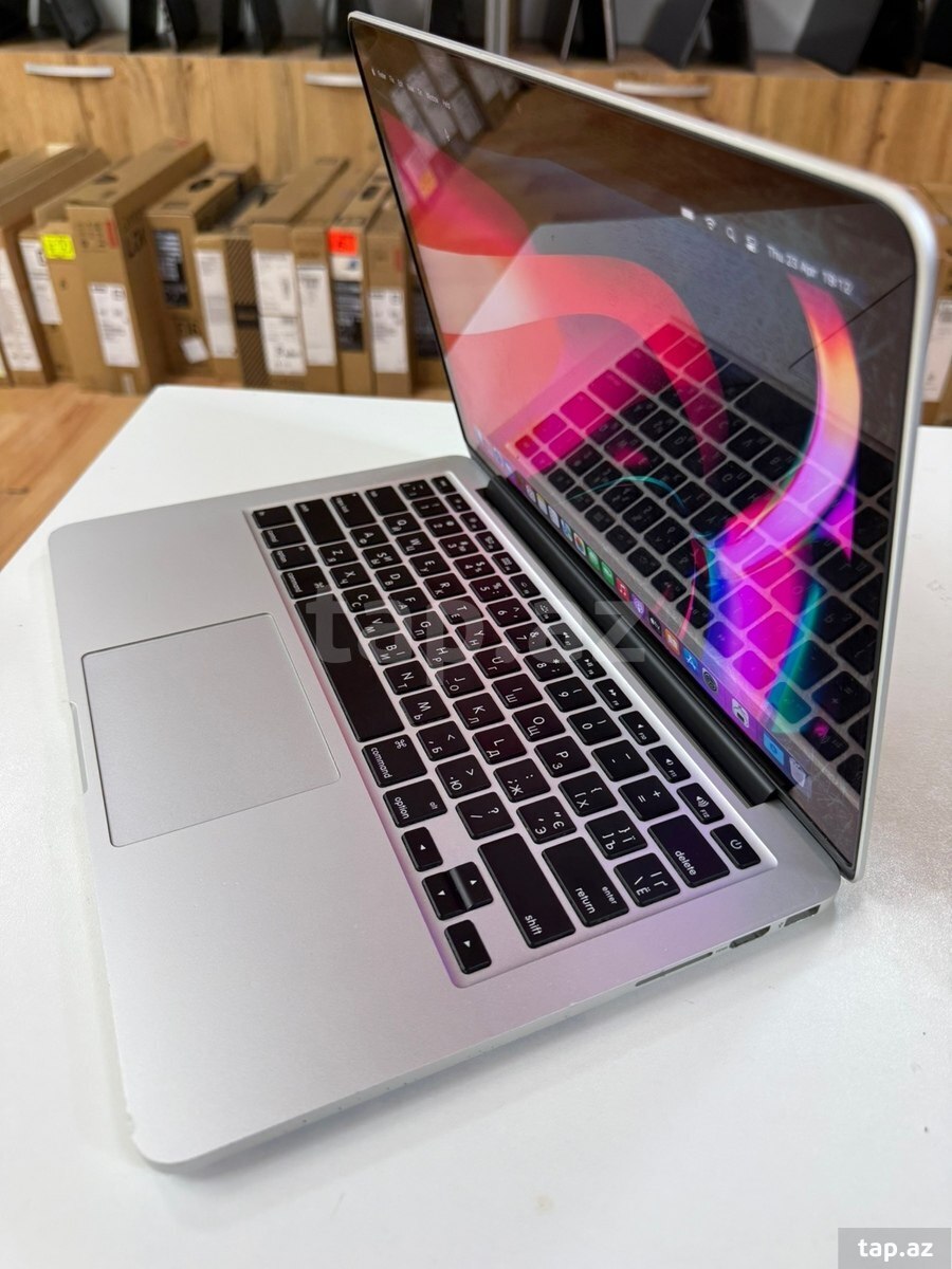 Noutbuk Apple MacBook Pro  (2)