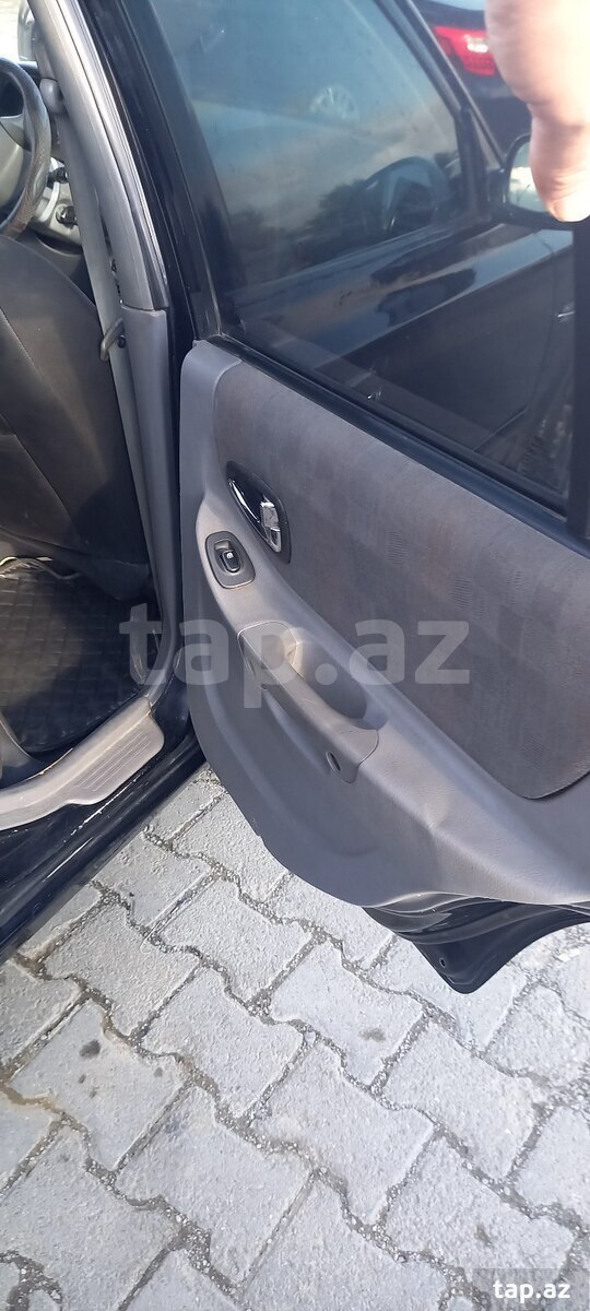 Hyundai Accent, 2005 il (9)
