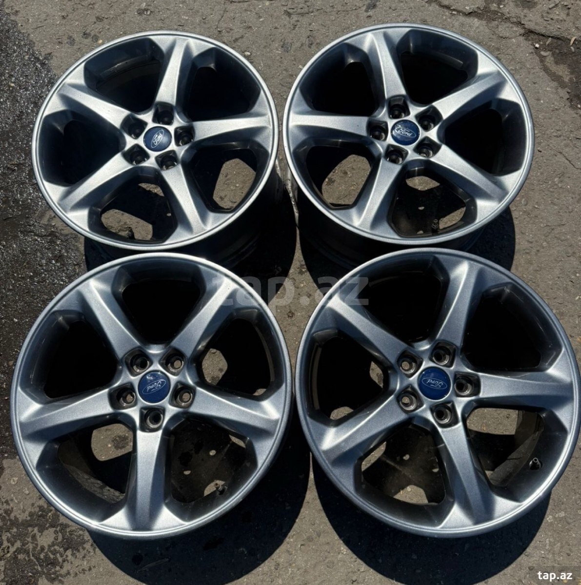Ford Fusion diskləri R18