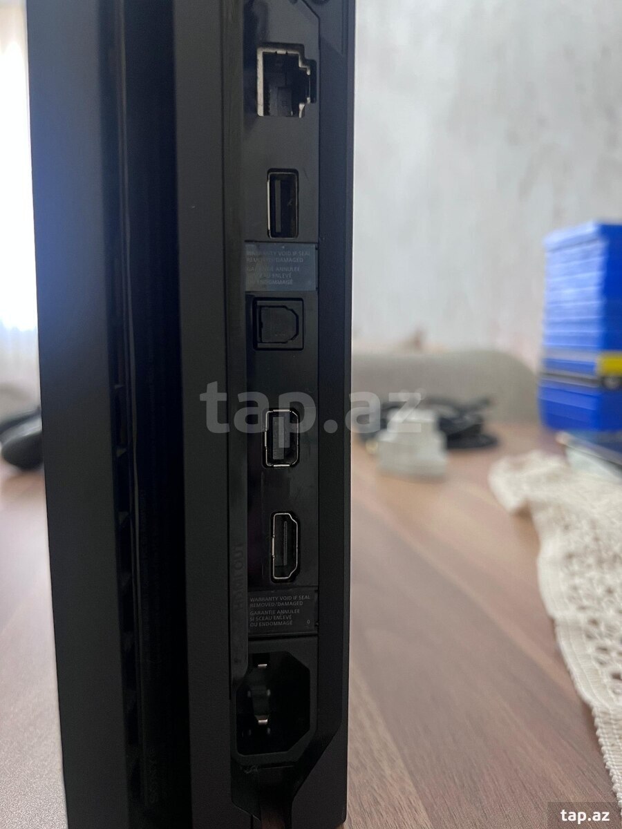 Sony PlayStation 4 Pro, 1 TB (PS4 Pro 1TB 
) (4)