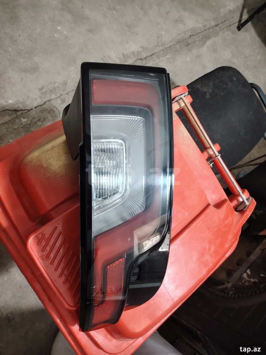 Land Rover RR Evoque arxa  sol stop