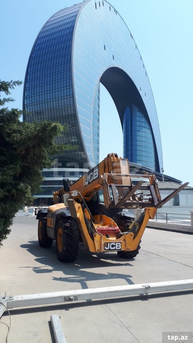 JCB, 2012 il