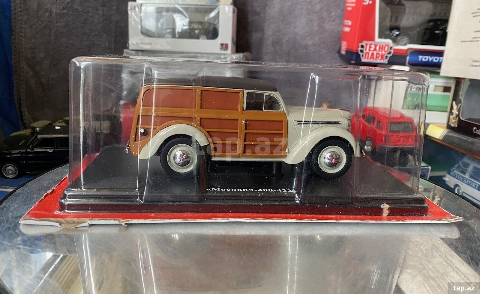 Коллекционная модель  Moskvich 400 422 Beige Wood 1946 