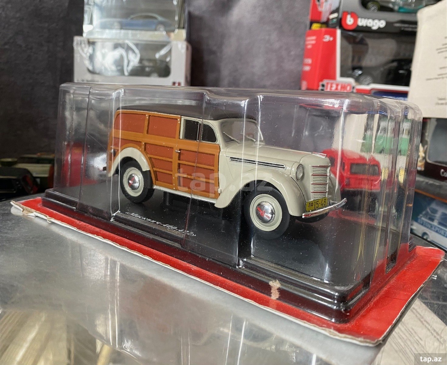 Коллекционная модель  Moskvich 400 422 Beige Wood 1946  (2)