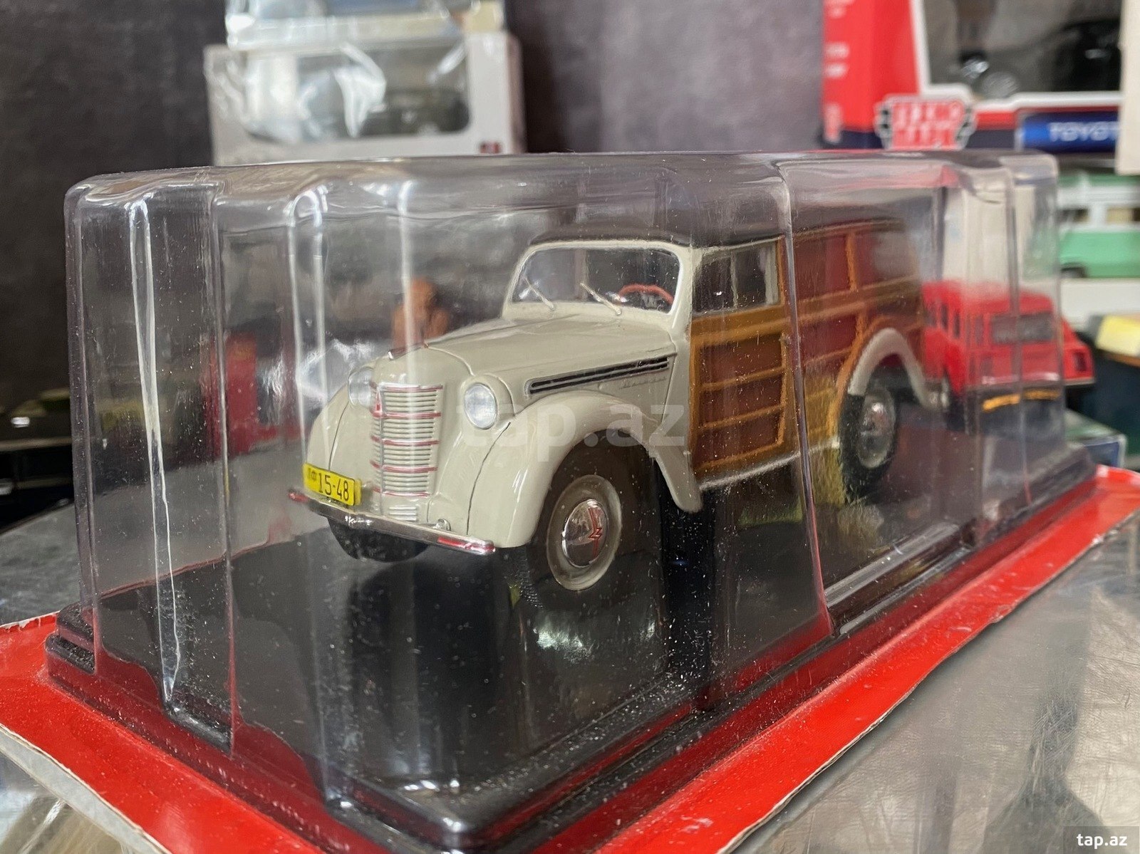 Коллекционная модель  Moskvich 400 422 Beige Wood 1946  (4)