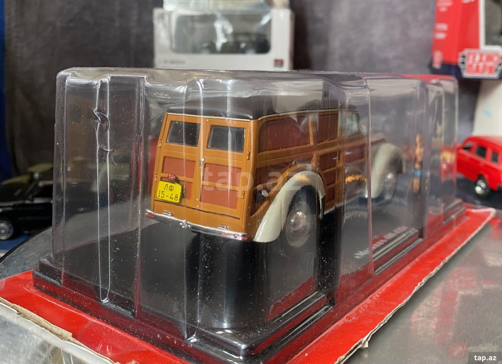 Коллекционная модель  Moskvich 400 422 Beige Wood 1946  (8)