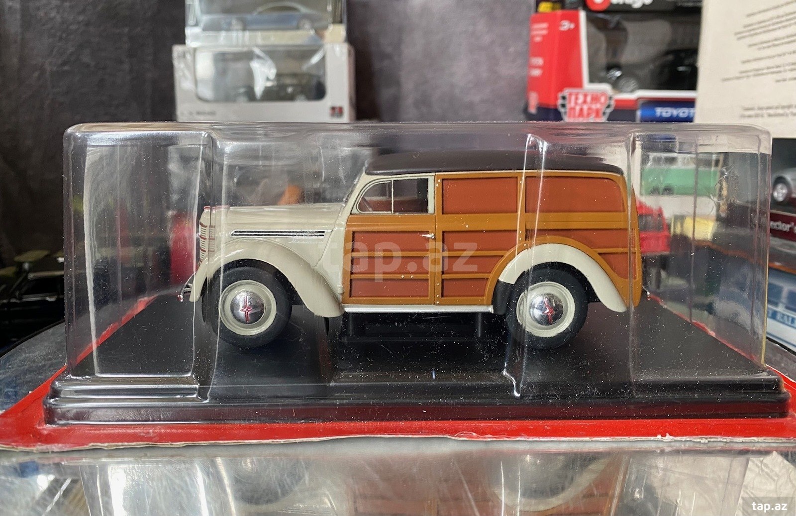 Коллекционная модель  Moskvich 400 422 Beige Wood 1946  (5)
