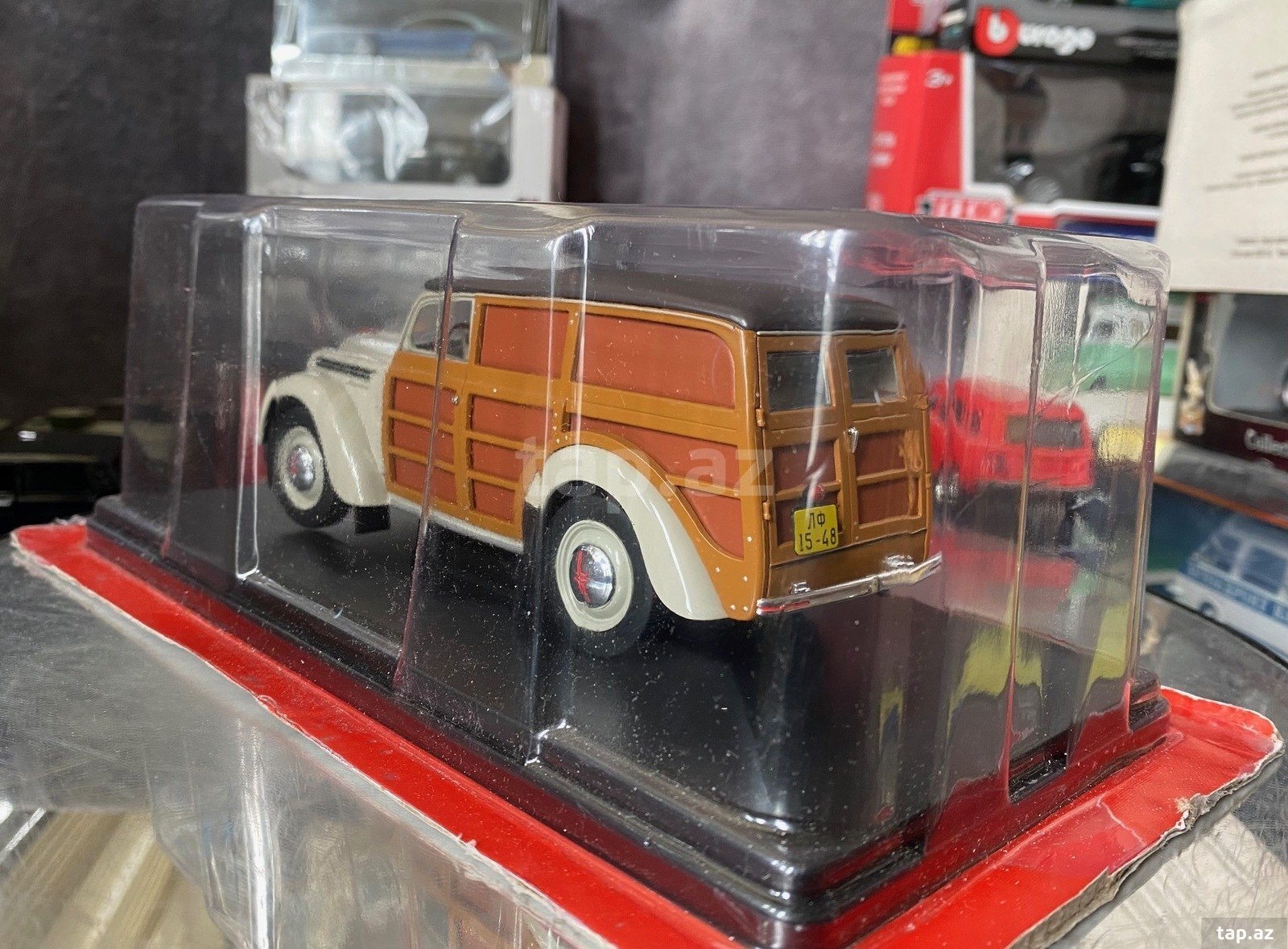 Коллекционная модель  Moskvich 400 422 Beige Wood 1946  (6)