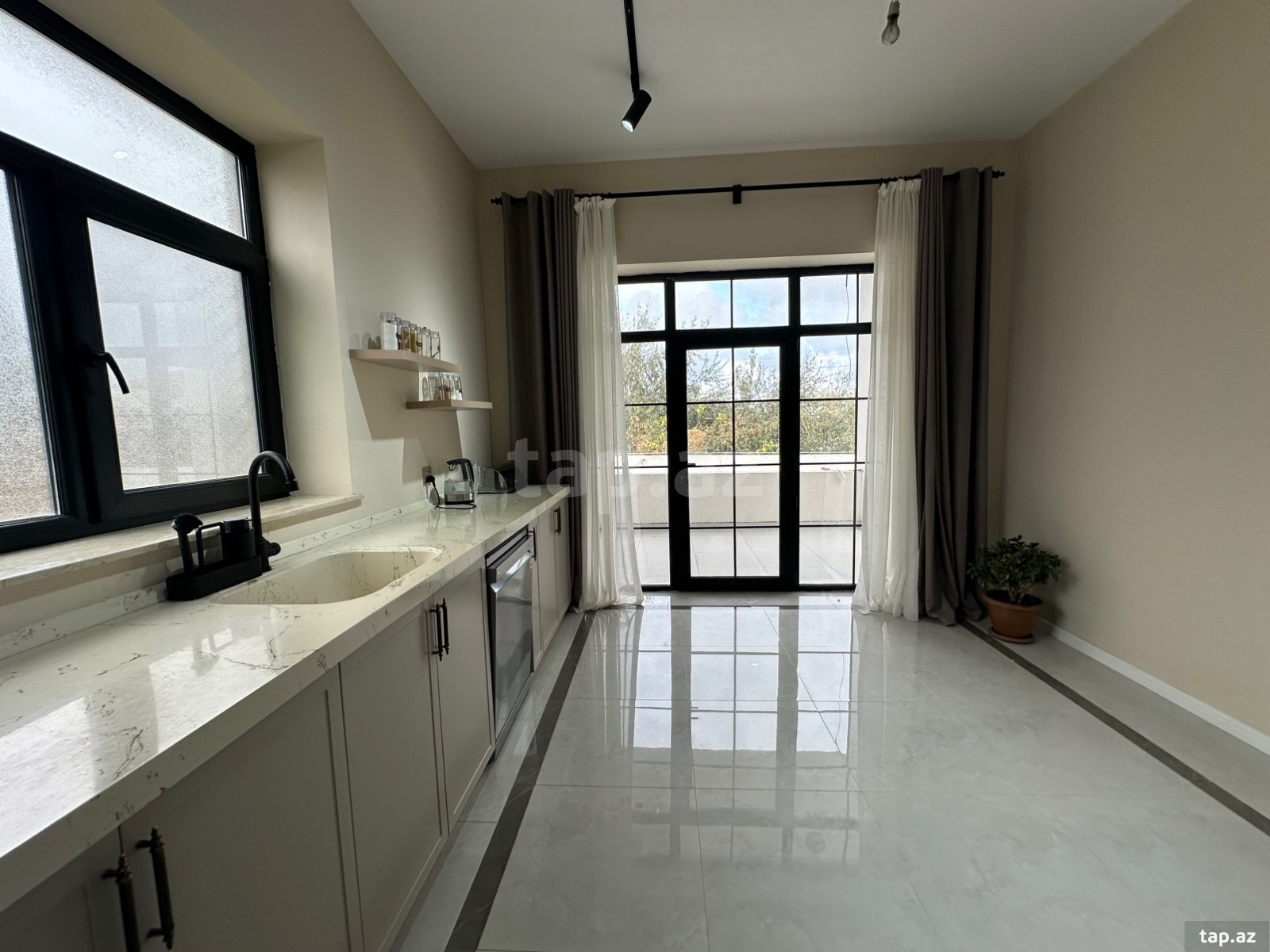 Villa, Novxanı qəs. (16)