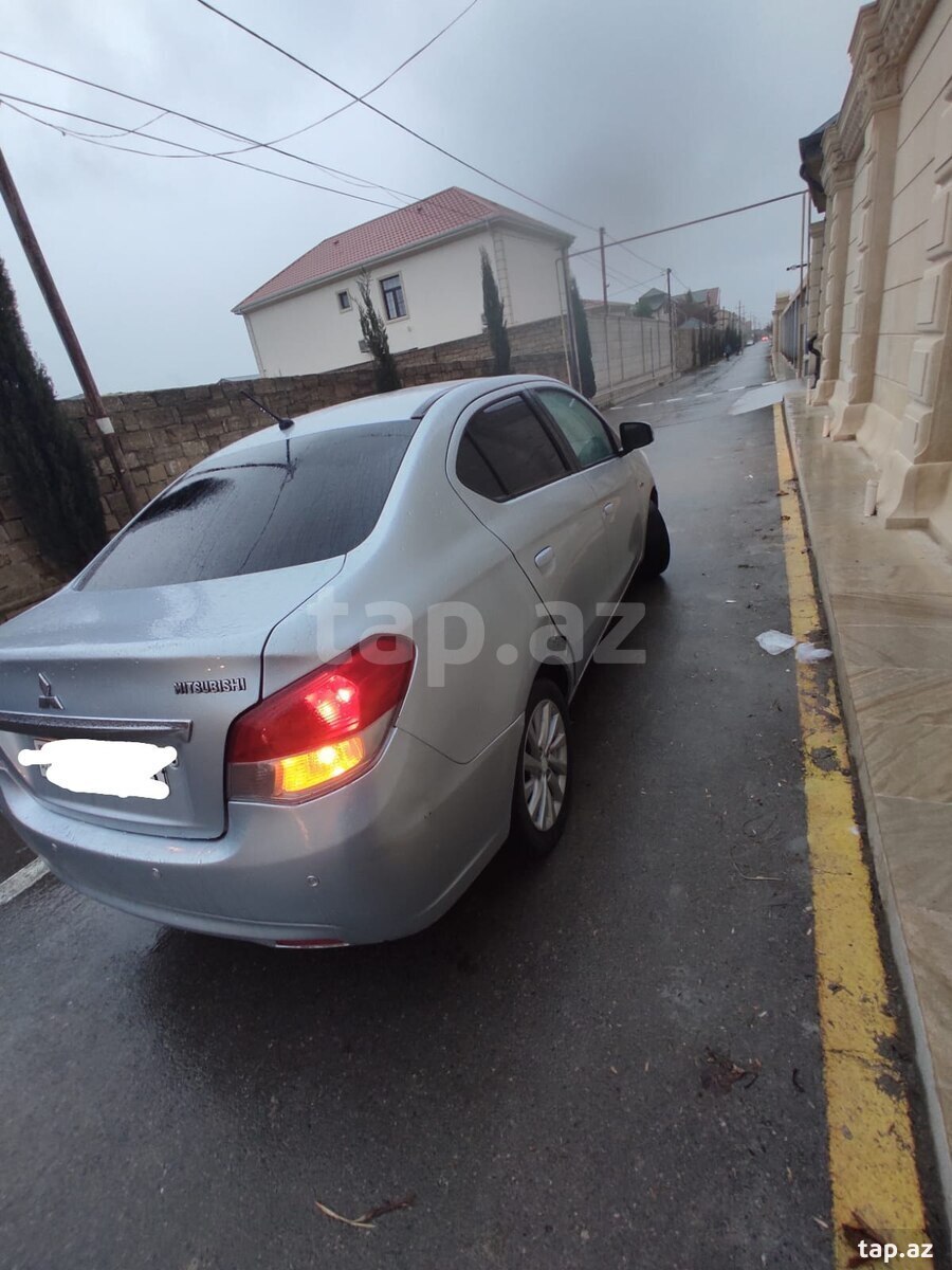 Mitsubishi Attrage, 2015 il (4)