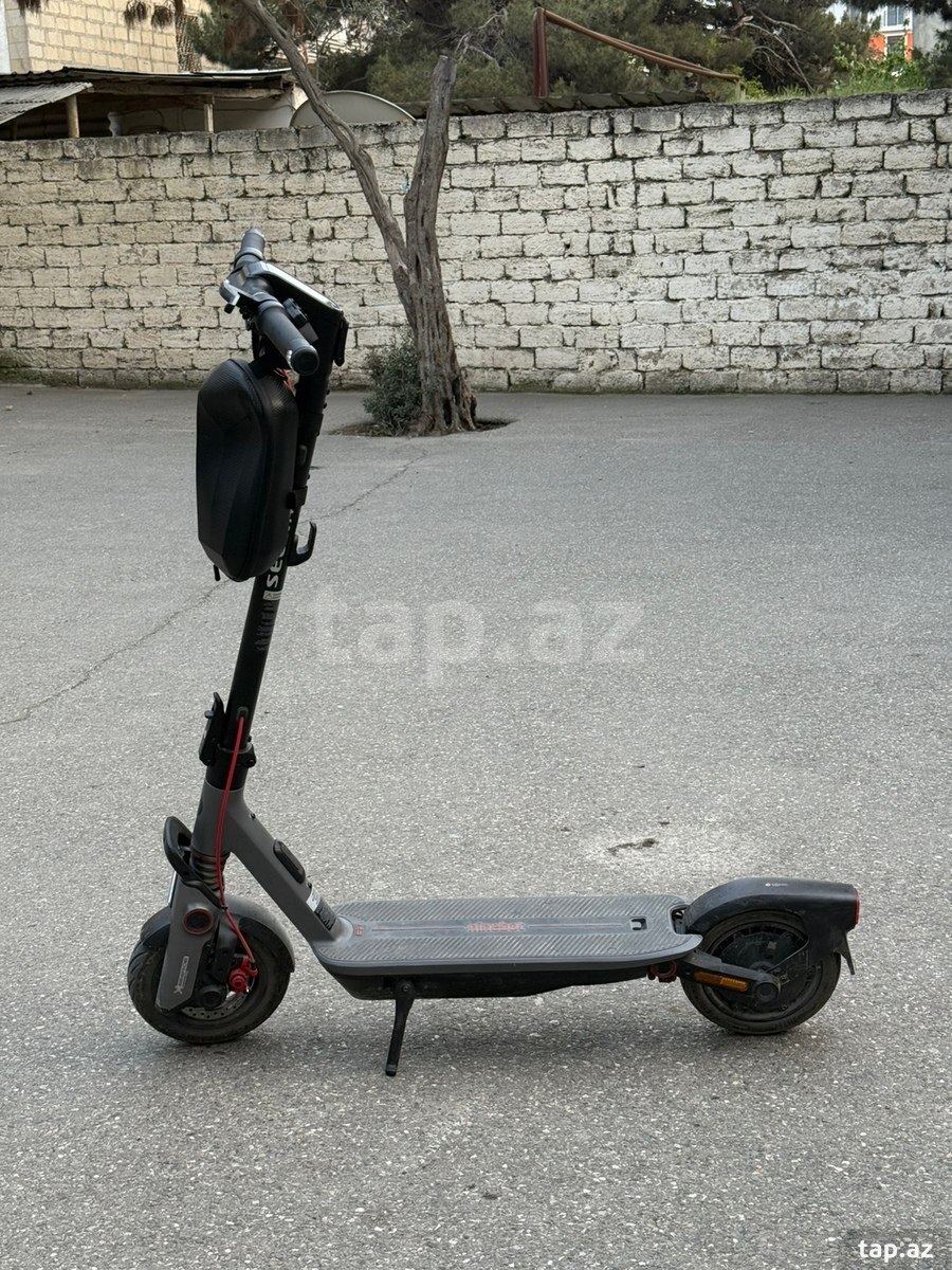 Skuter Ninebot F3