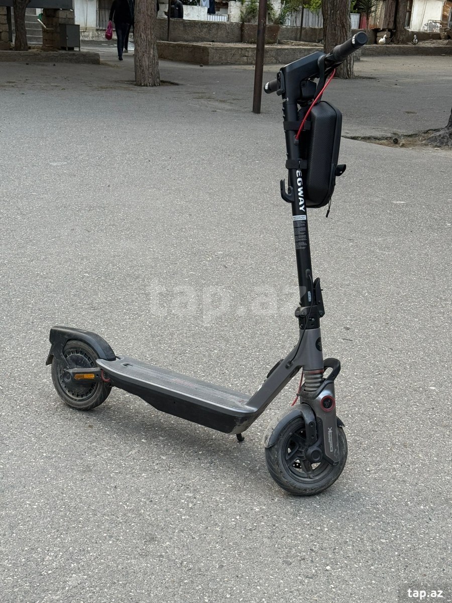 Skuter Ninebot F3 (2)