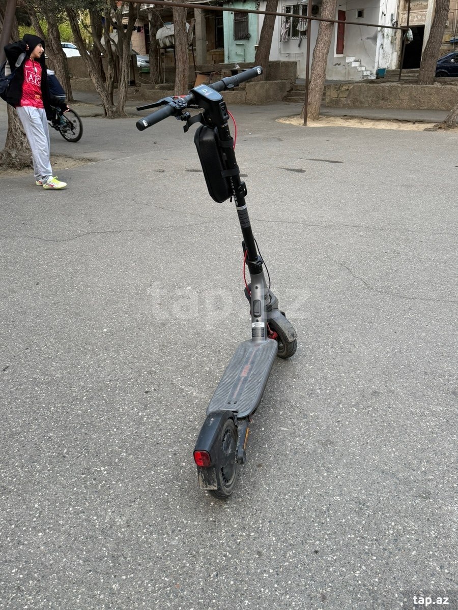 Skuter Ninebot F3 (4)