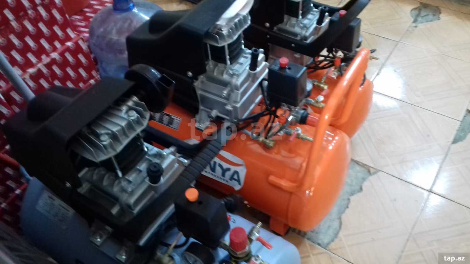 Kompressor (12)