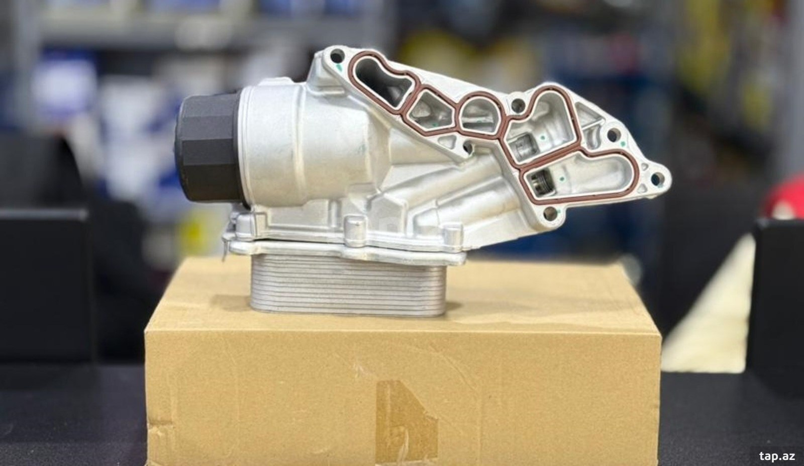 Mercedes-Benz M272 mühərrikin yağ radiatoru