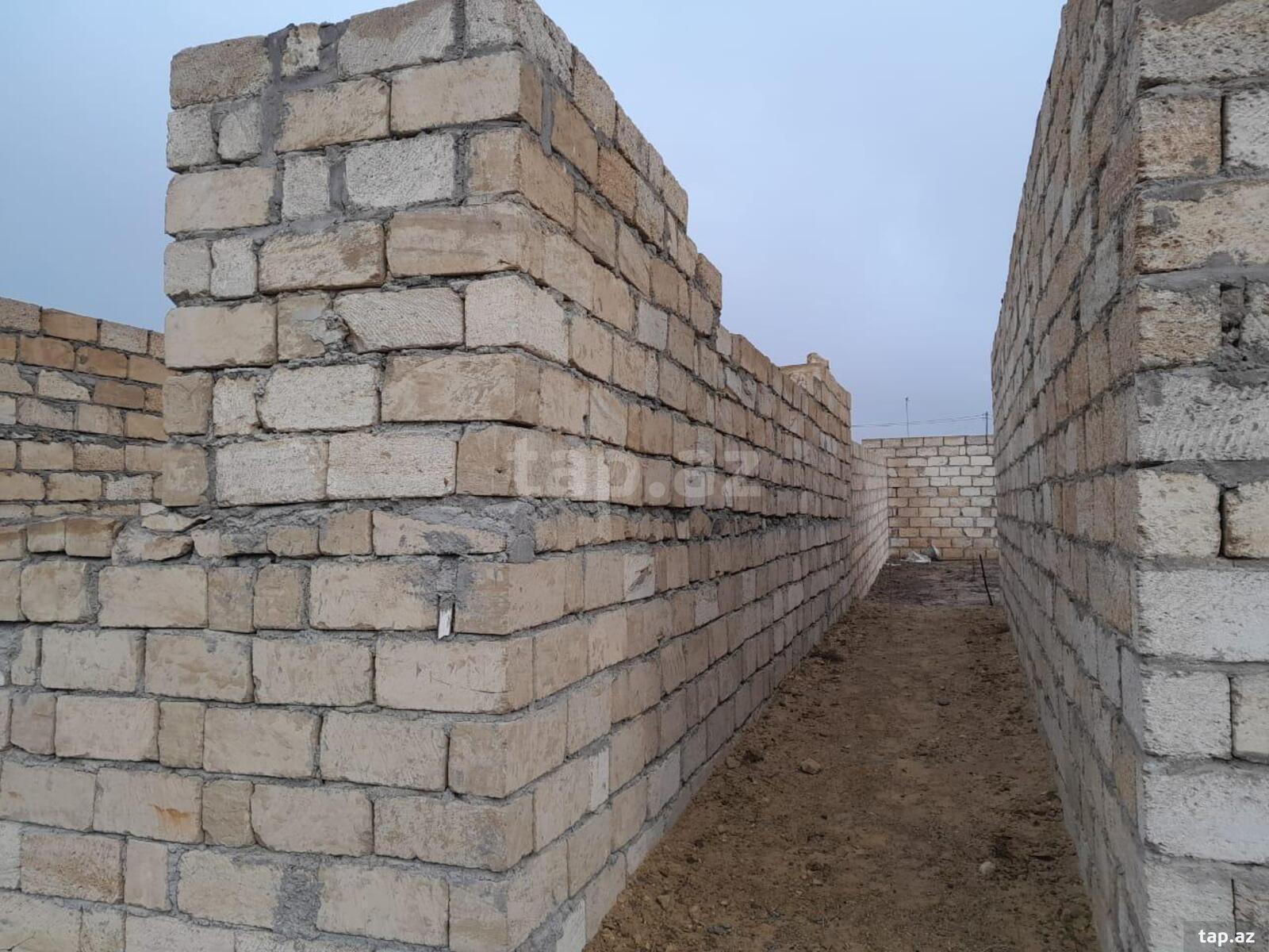 2 sot torpaq sahəsi, Saray qəs.