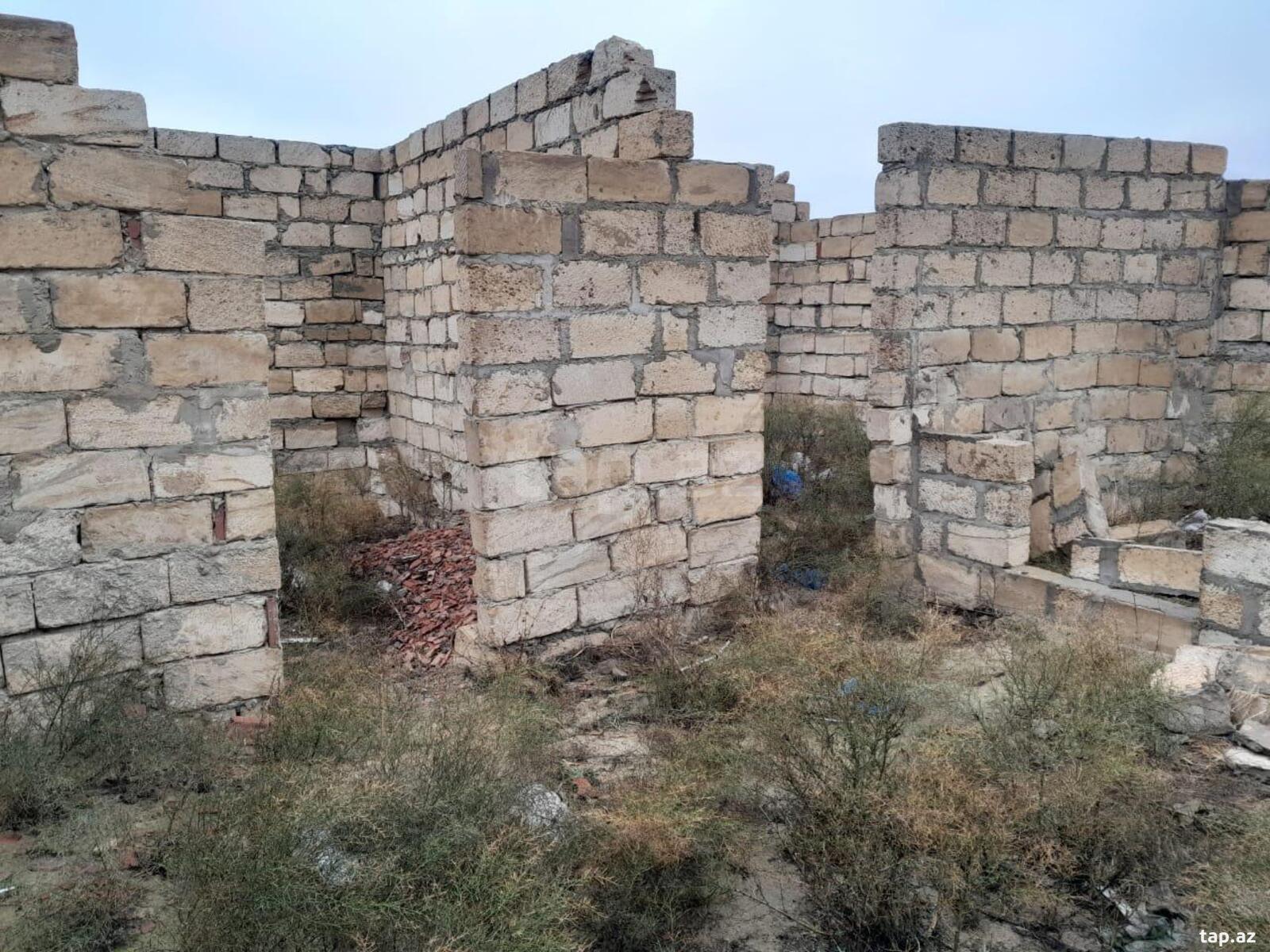 2 sot torpaq sahəsi, Saray qəs.