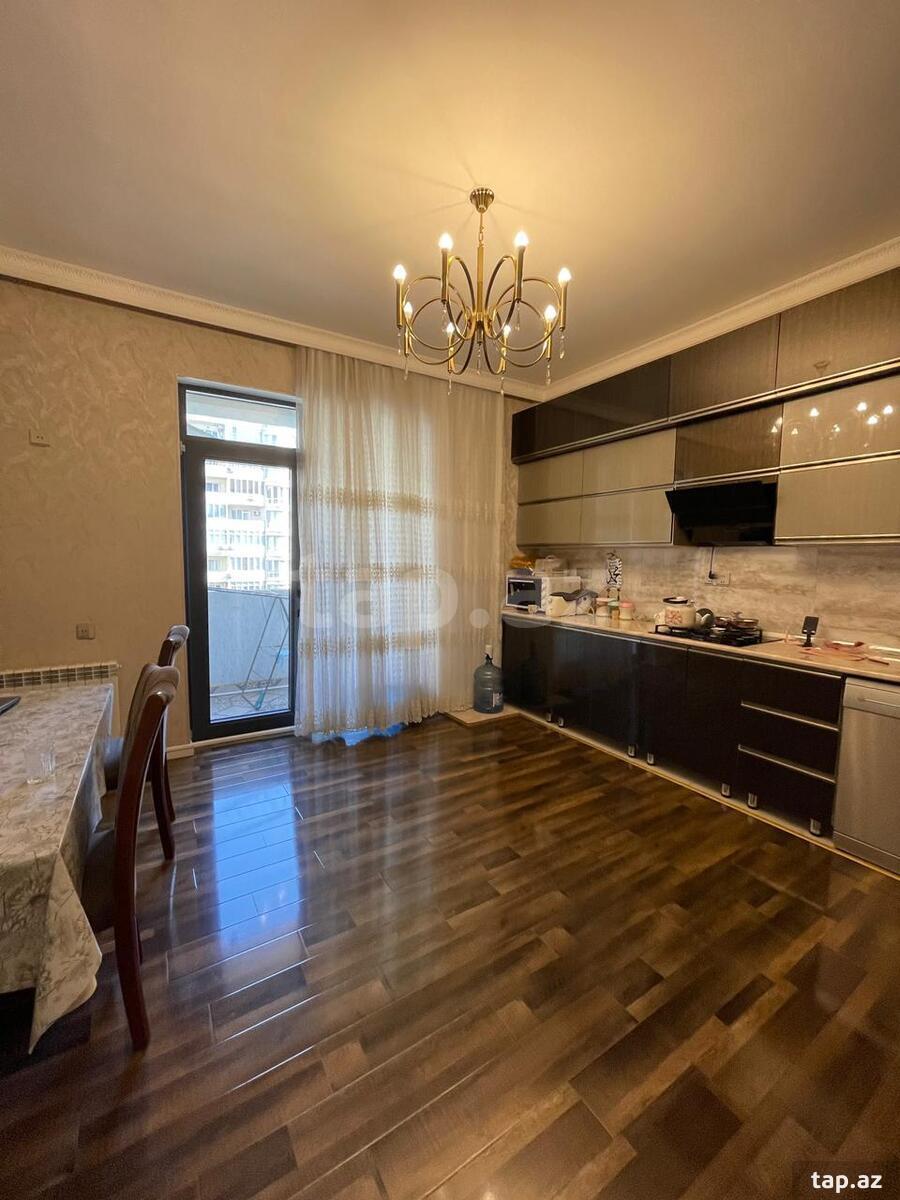 4-otaqlı yeni tikili, 8 Noyabr pr., 137 m²