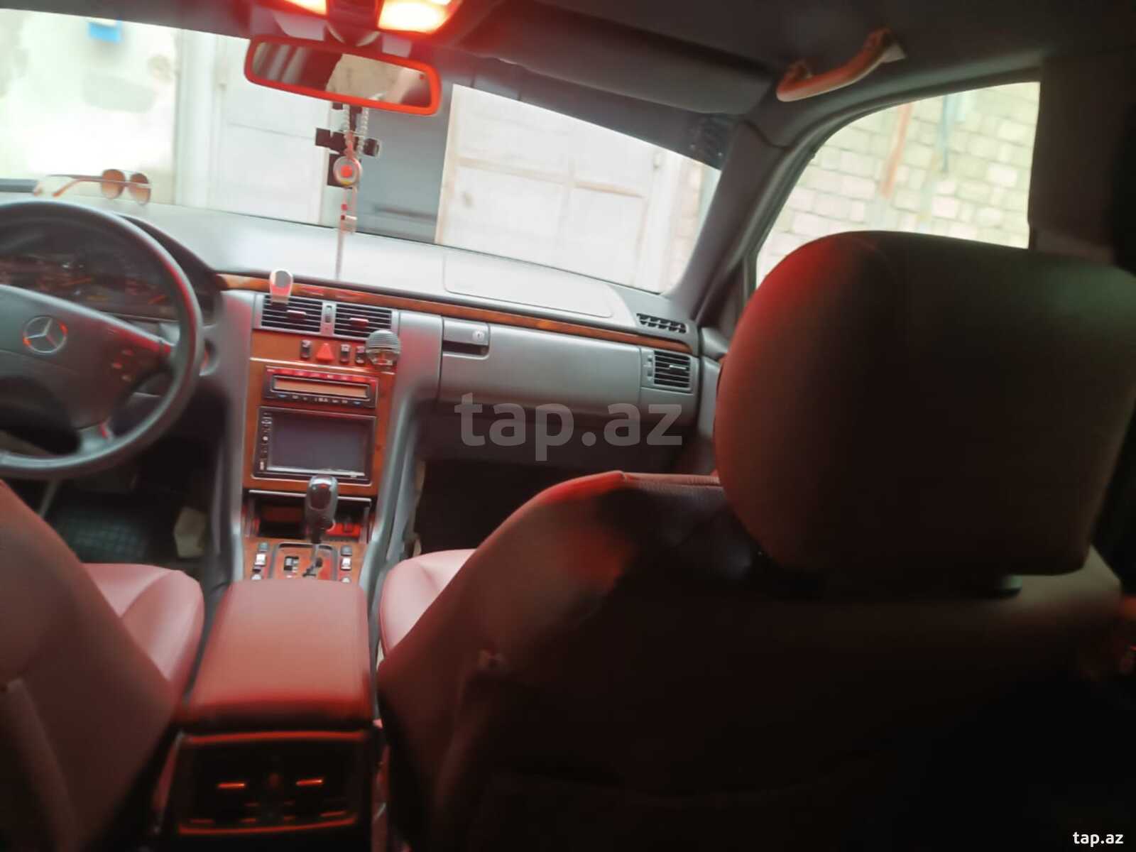 Mercedes E 220, 2001 il (11)