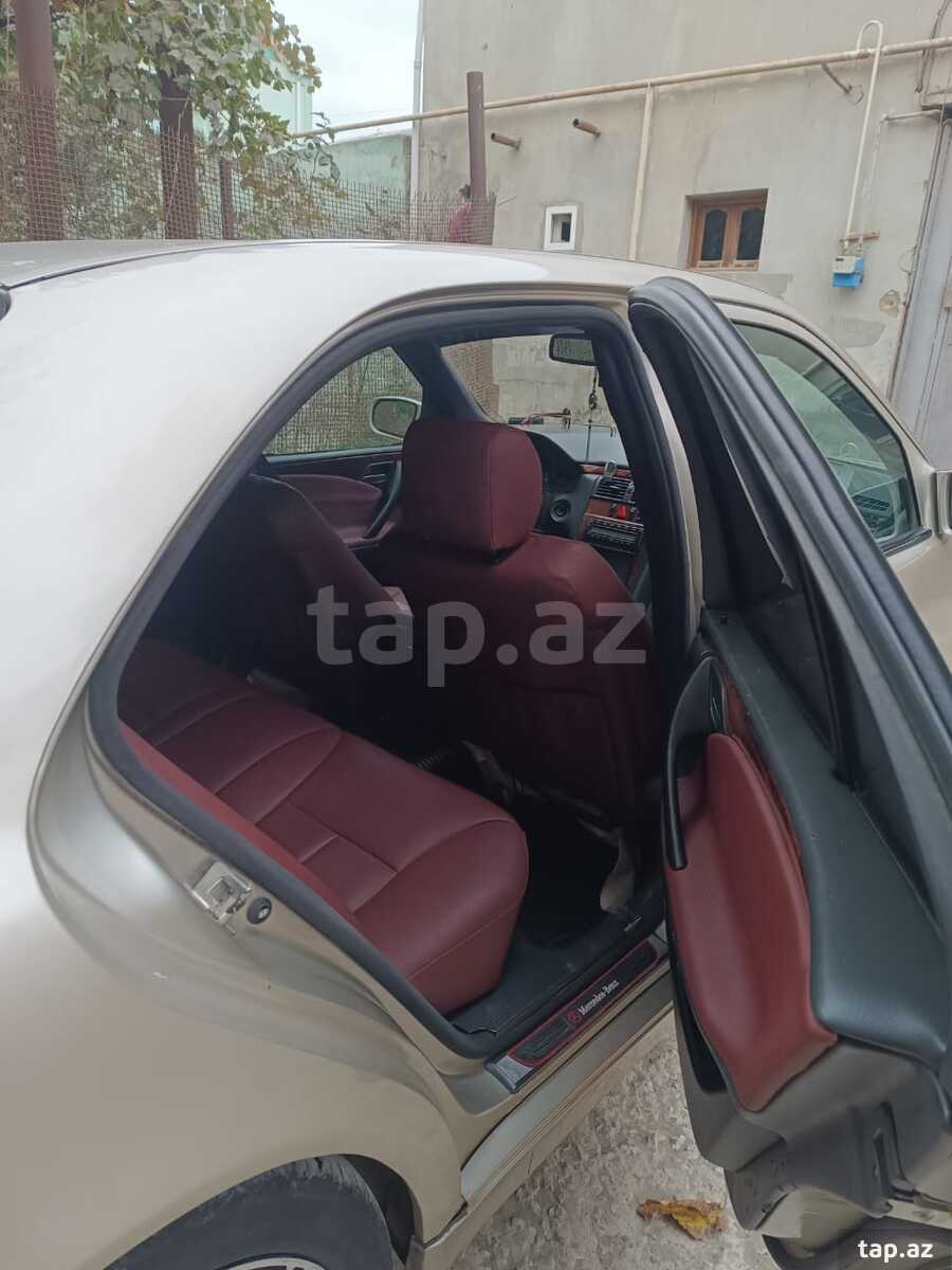 Mercedes E 220, 2001 il (13)