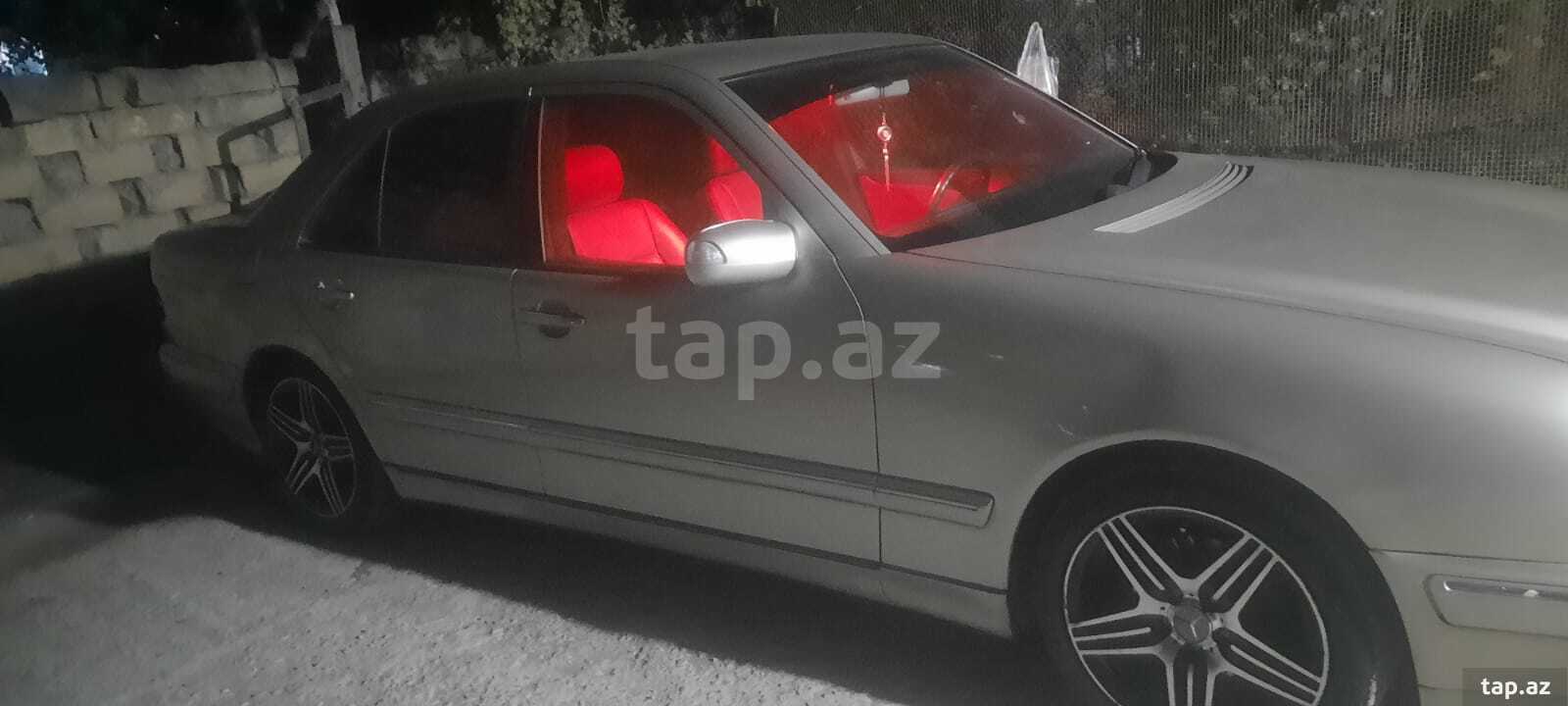 Mercedes E 220, 2001 il (15)