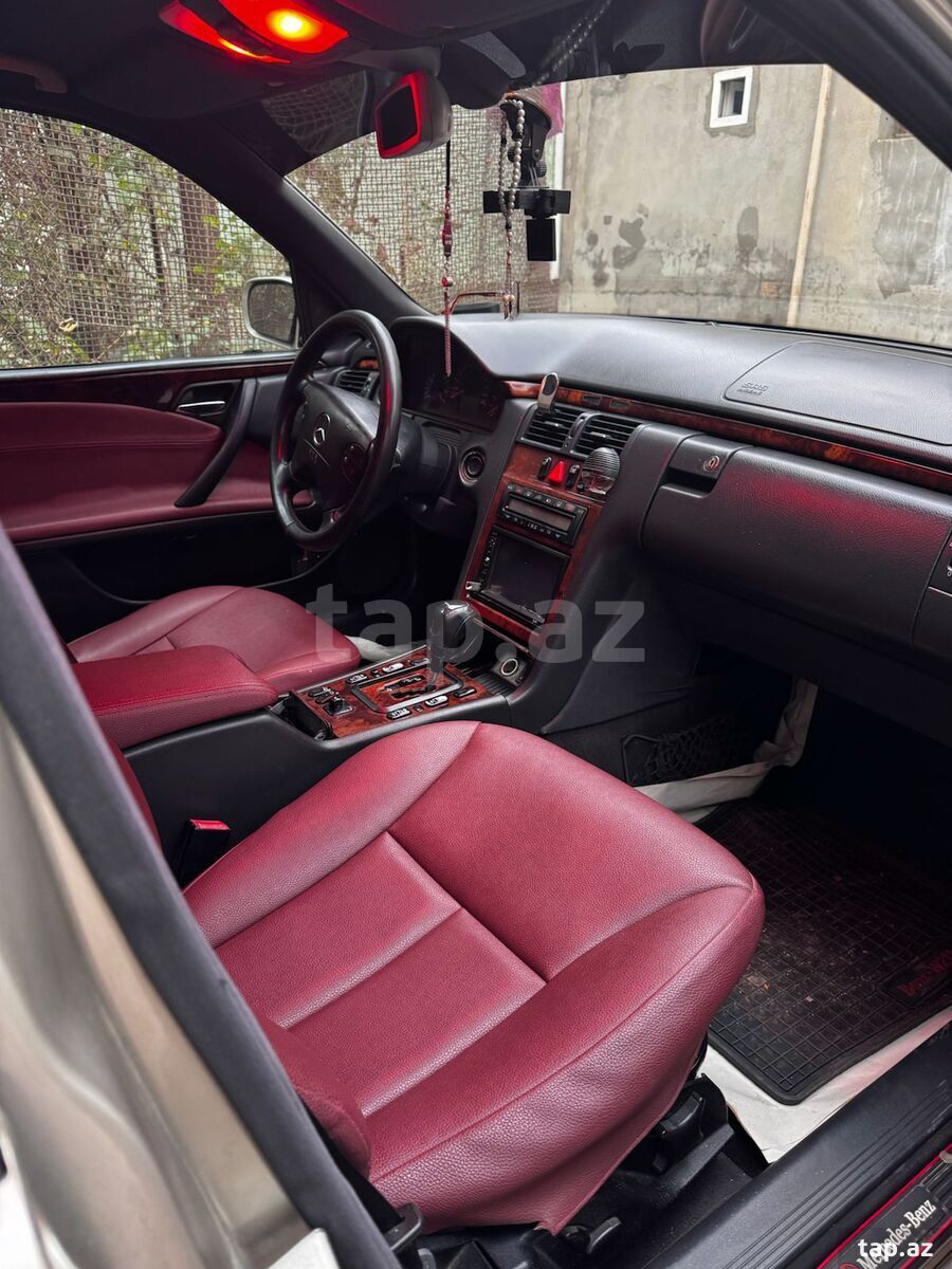 Mercedes E 220, 2001 il (2)
