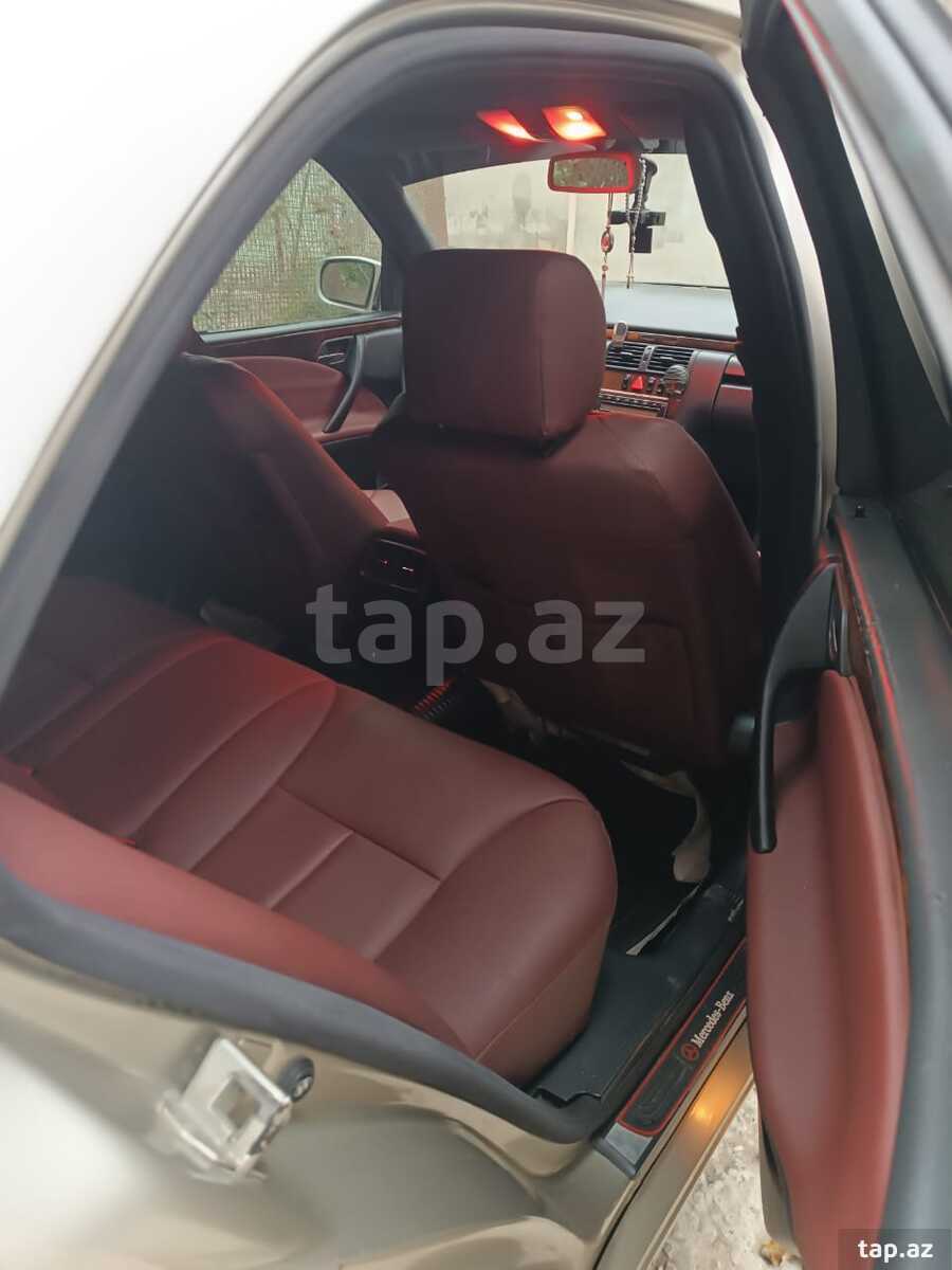 Mercedes E 220, 2001 il (12)