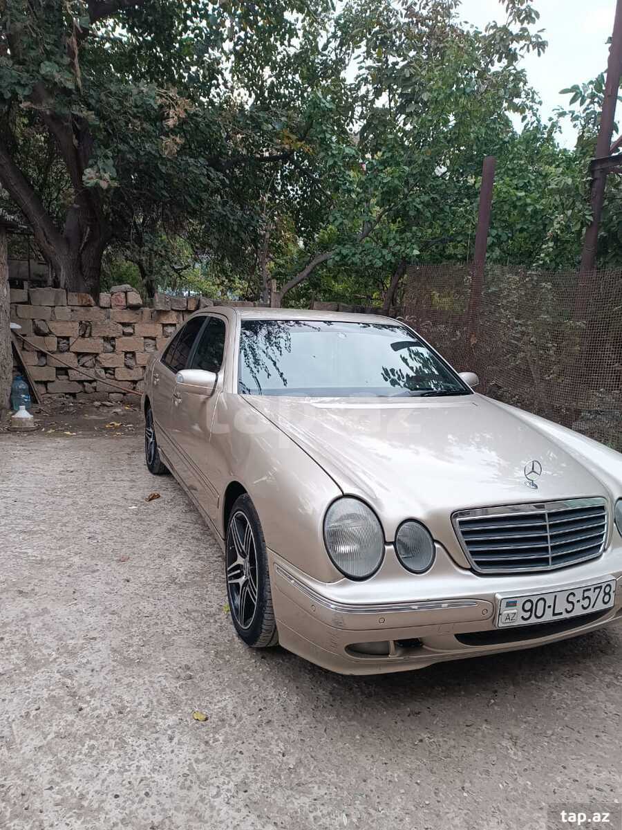 Mercedes E 220, 2001 il (4)