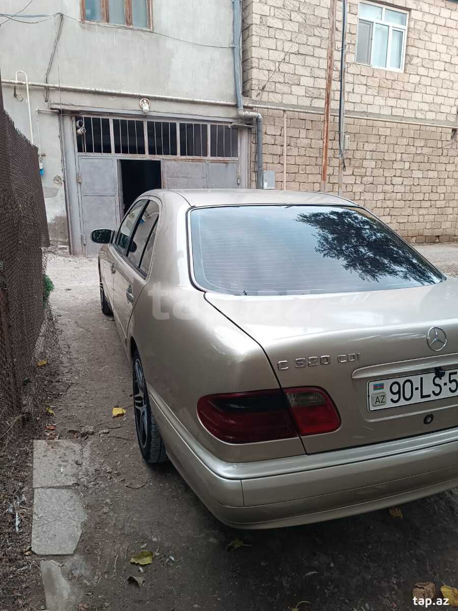 Mercedes E 220, 2001 il (7)