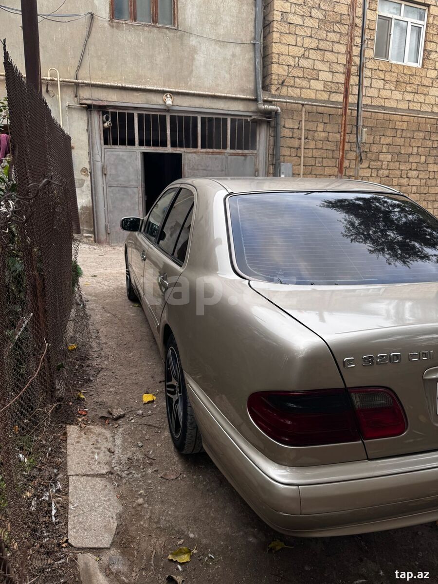 Mercedes E 220, 2001 il (19)