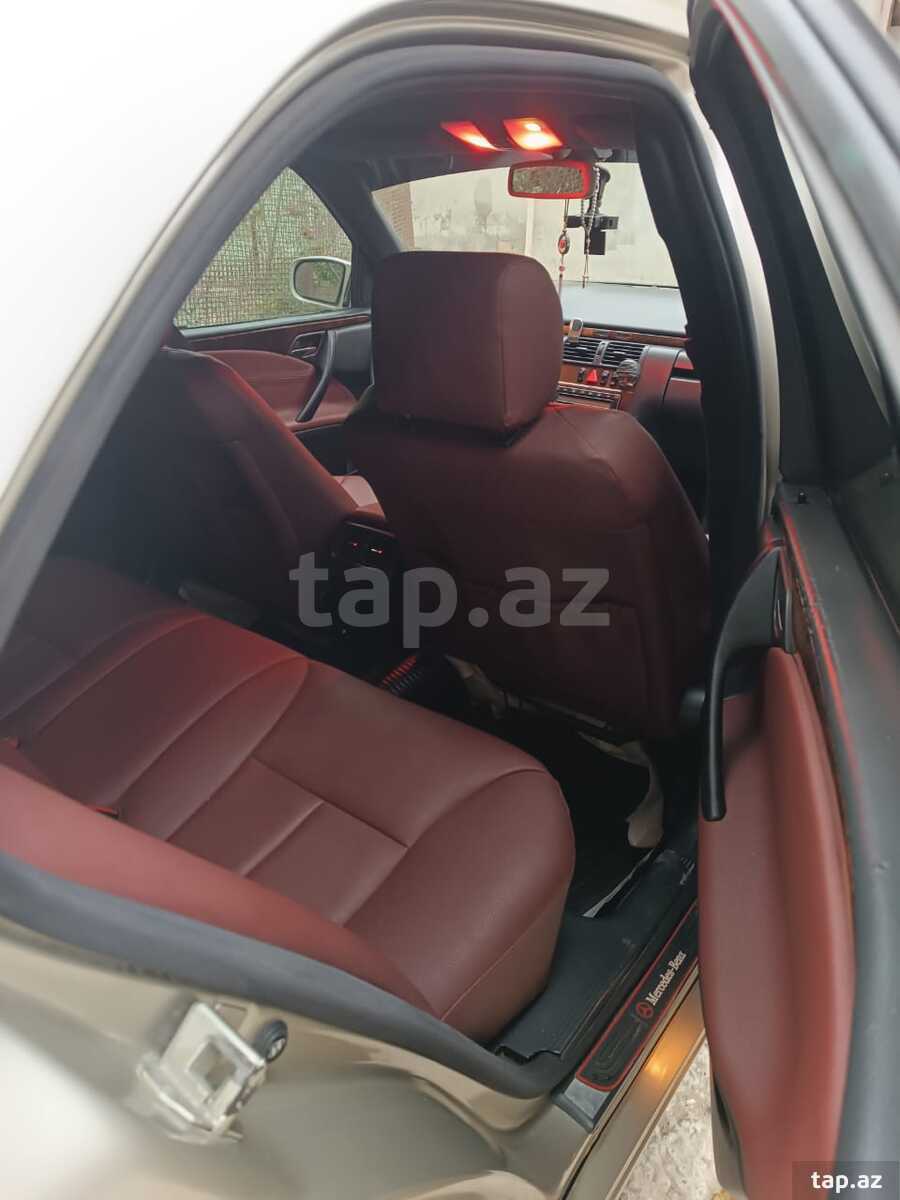 Mercedes E 220, 2001 il (16)
