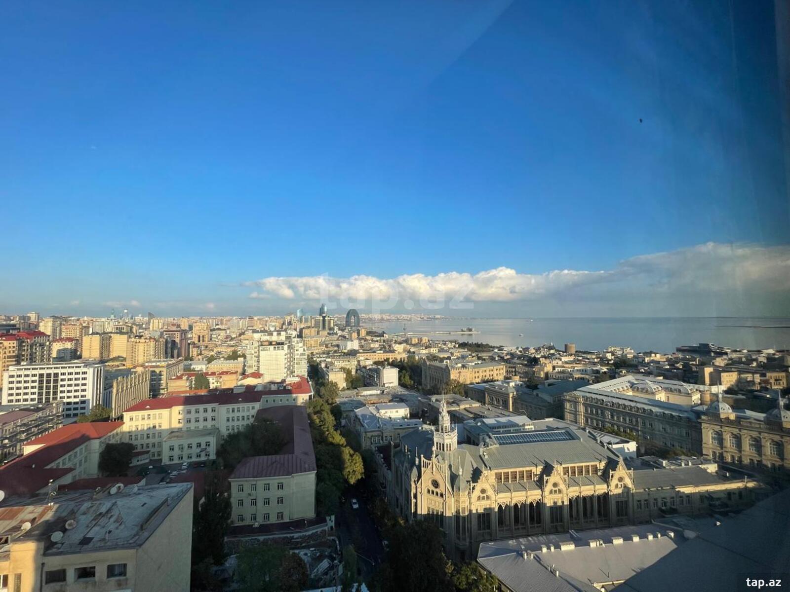 4-otaqlı yeni tikili, İçəri Şəhər m., 240 m²