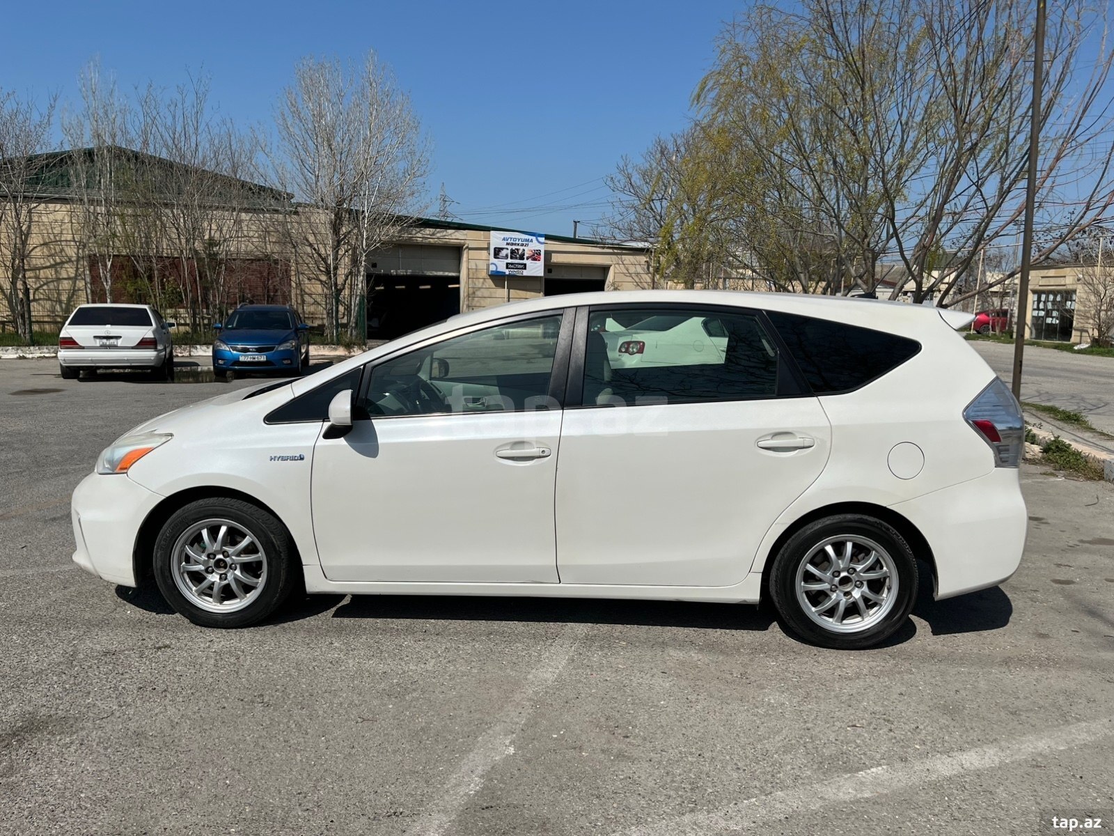 Toyota Prius V, 2011 il (3)