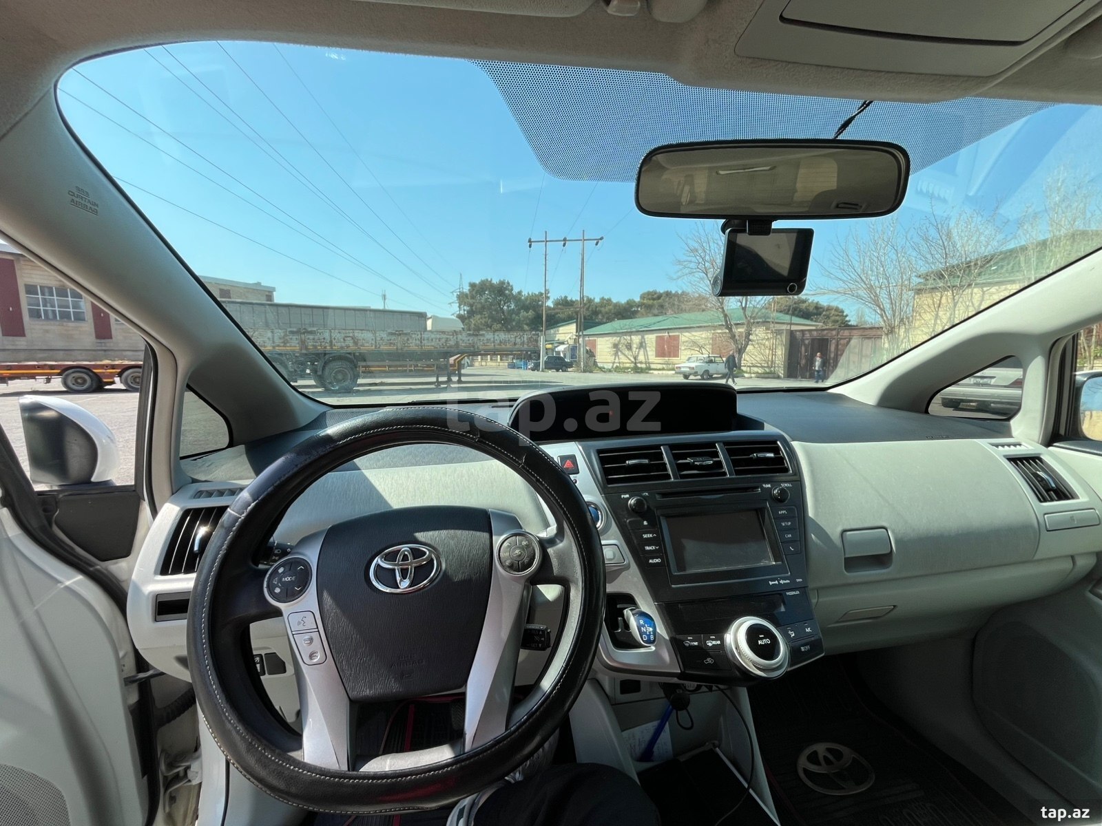 Toyota Prius V, 2011 il (9)