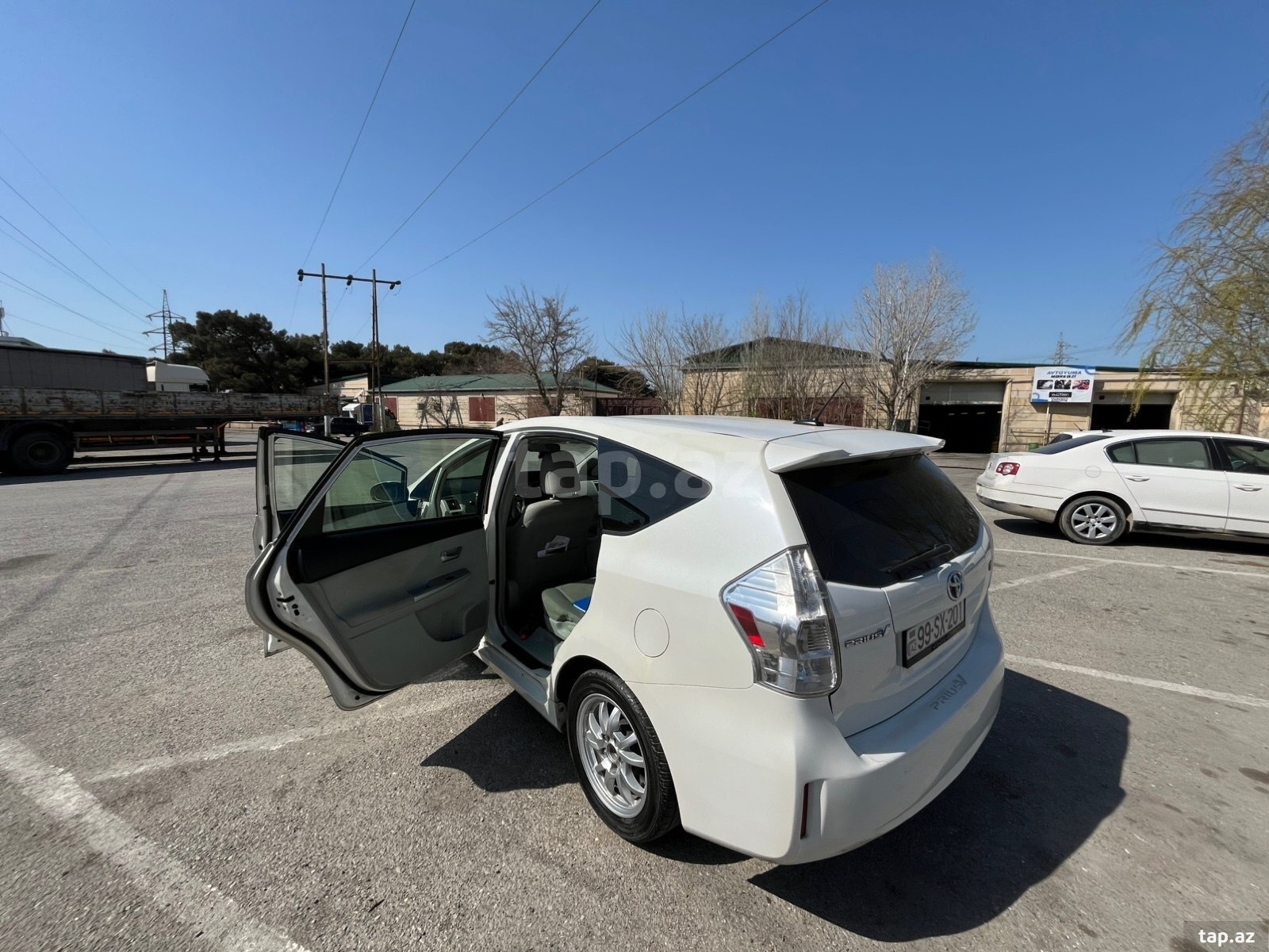 Toyota Prius V, 2011 il (11)