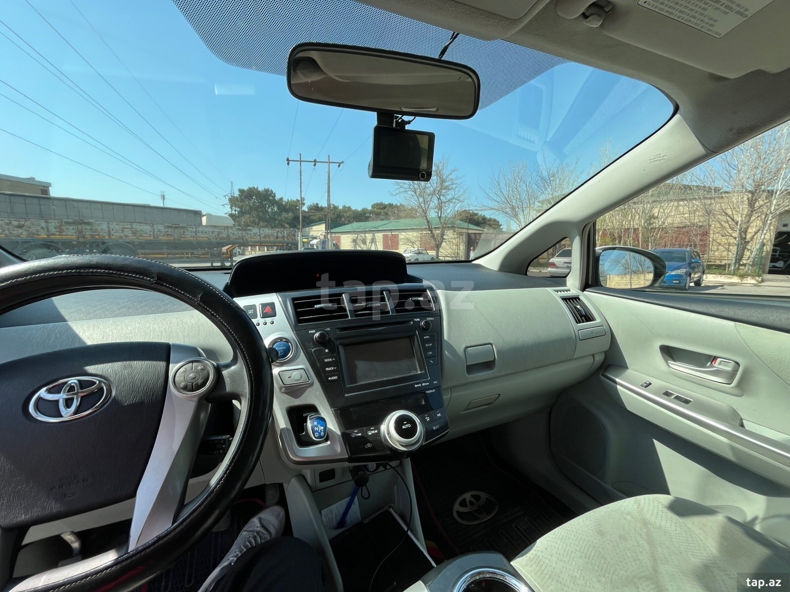 Toyota Prius V, 2011 il (10)