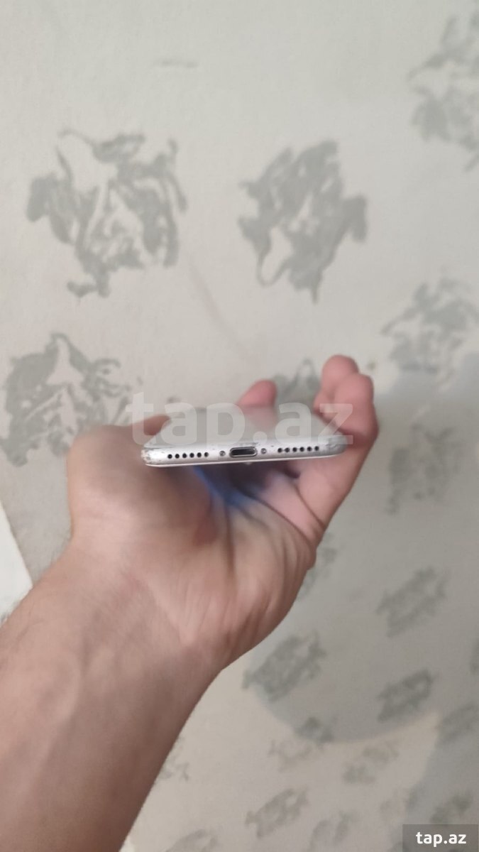 Apple iPhone 7 Silver 256GB (2)