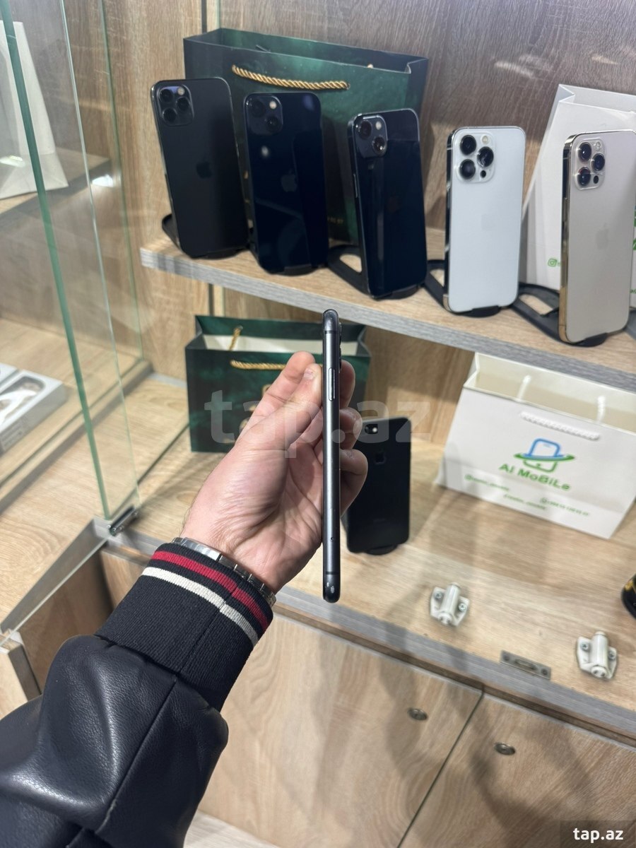 Apple iPhone 11 Black 64GB/4GB (2)