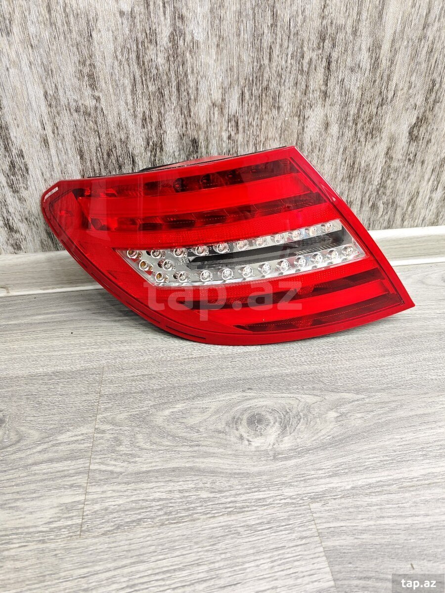 Mercedes W204 C204 arxa stop işığı (3)