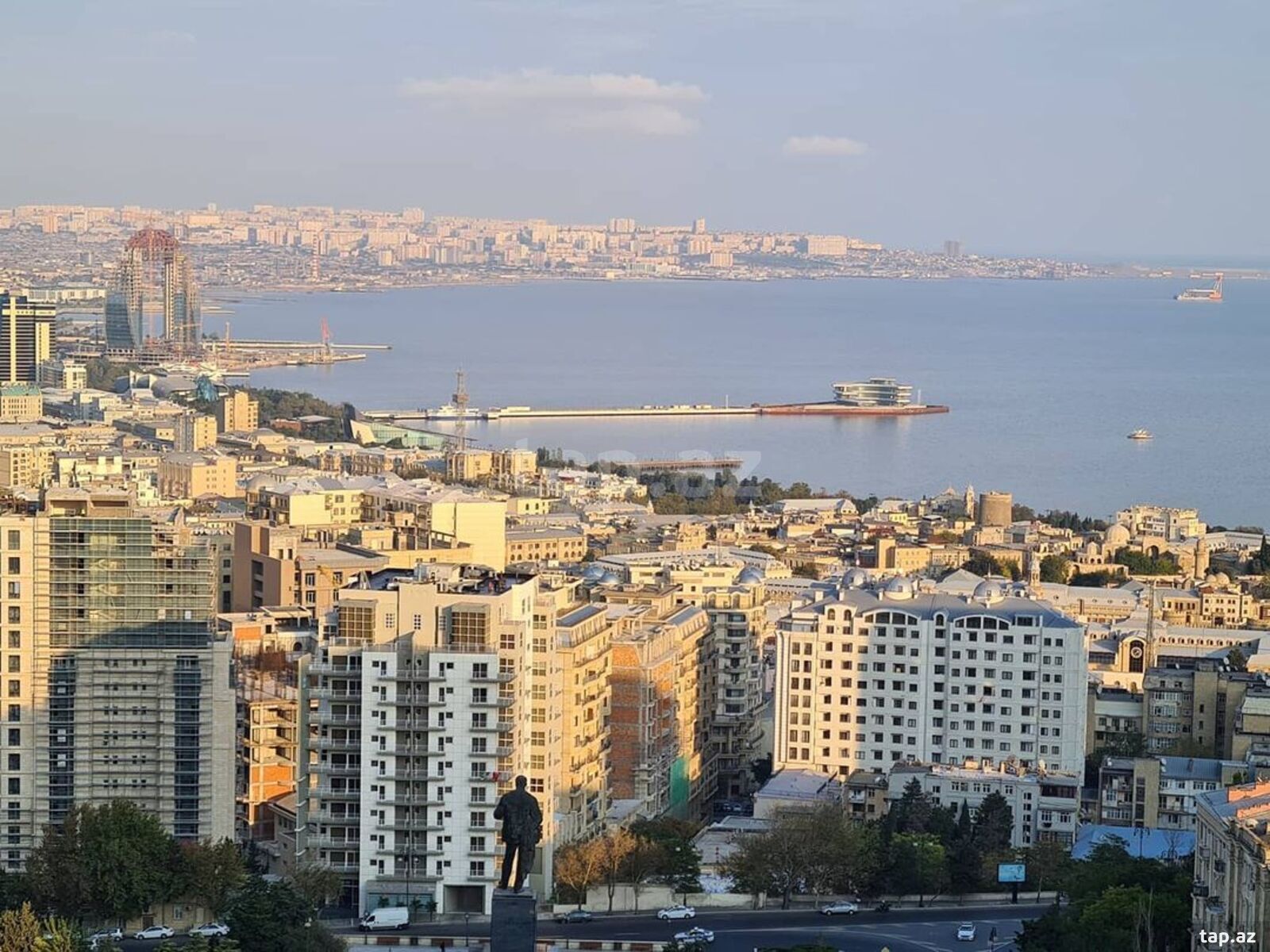 4-otaqlı yeni tikili, Elmlər Akademiyası m., 185 m²