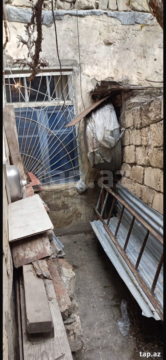 Həyət evi, 8 Noyabr m.