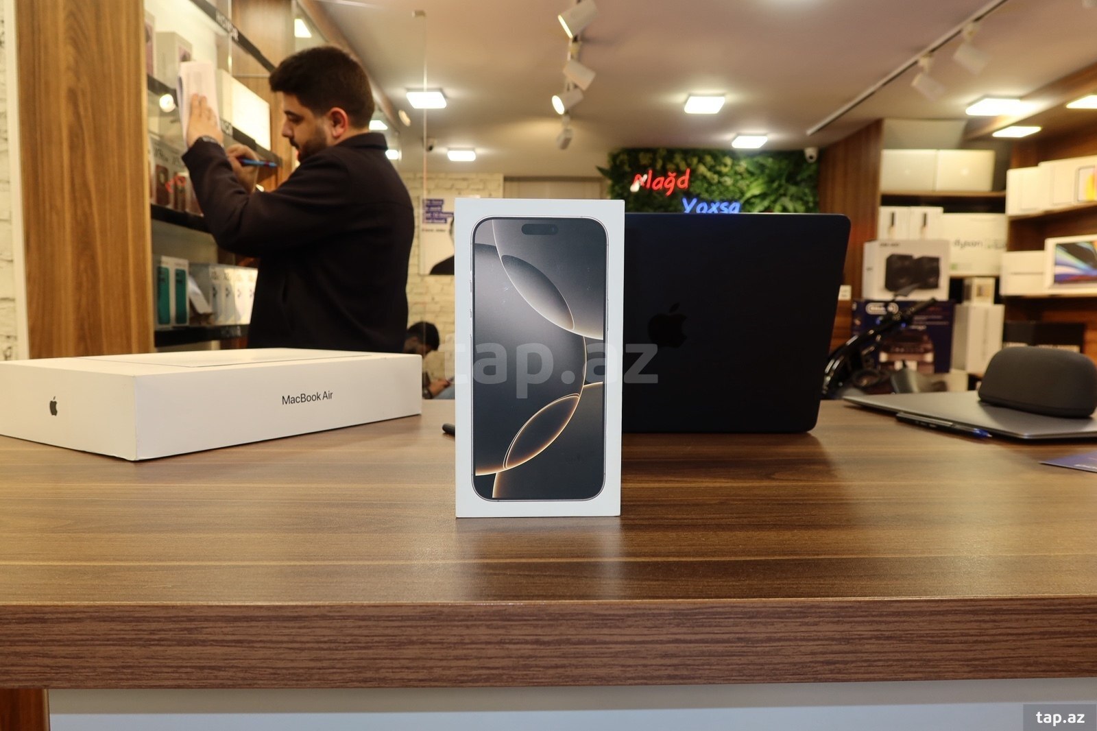 Apple iPhone 16 Pro Max Natural Titanium 256GB/8GB