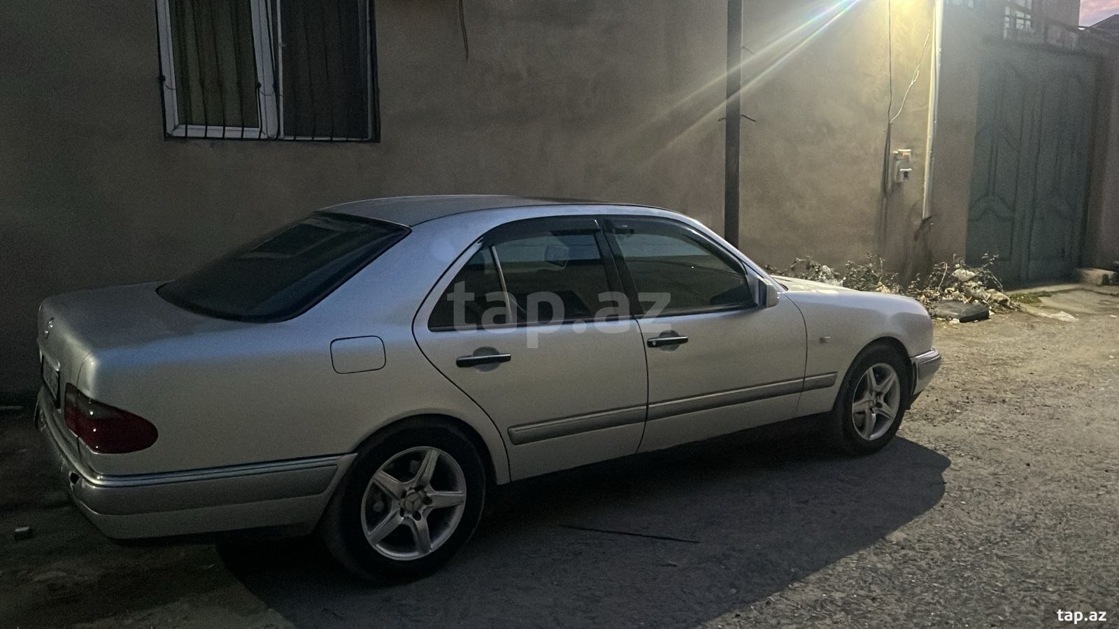 Mercedes E 320, 1996 il (3)